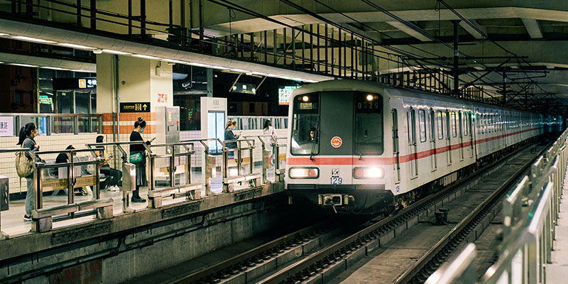 A train pulling into a subway station