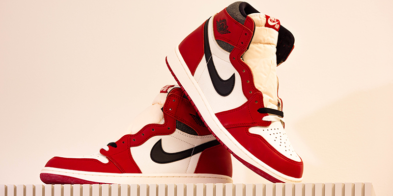 Air Jordan 1 Retro High OG Chicago Lost and Found sneakers