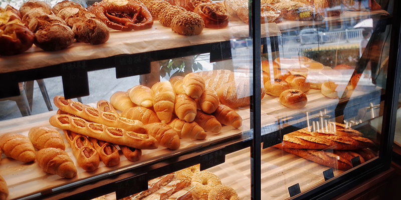 Breads in display shelf